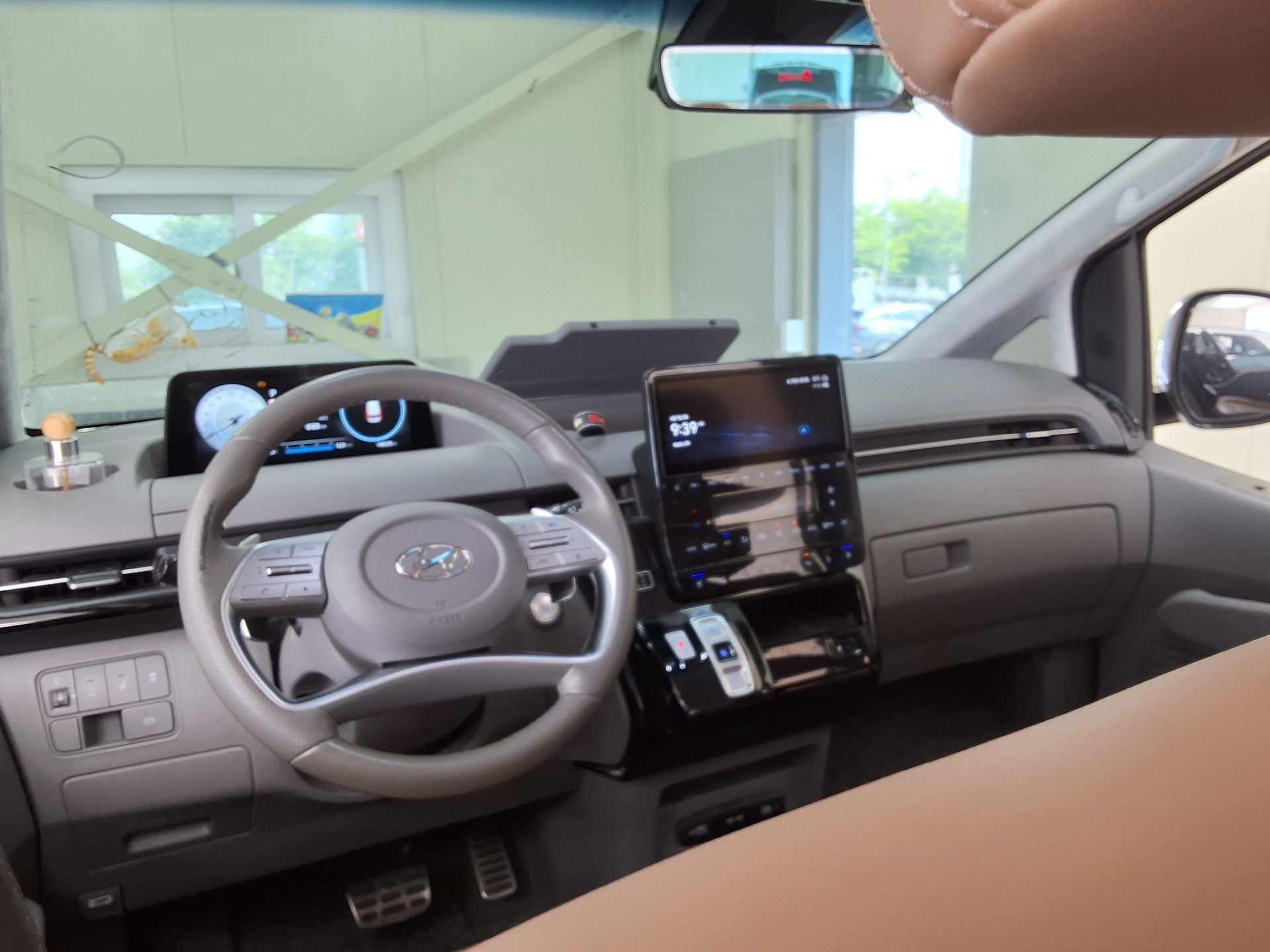 2022 - hyundai staria
