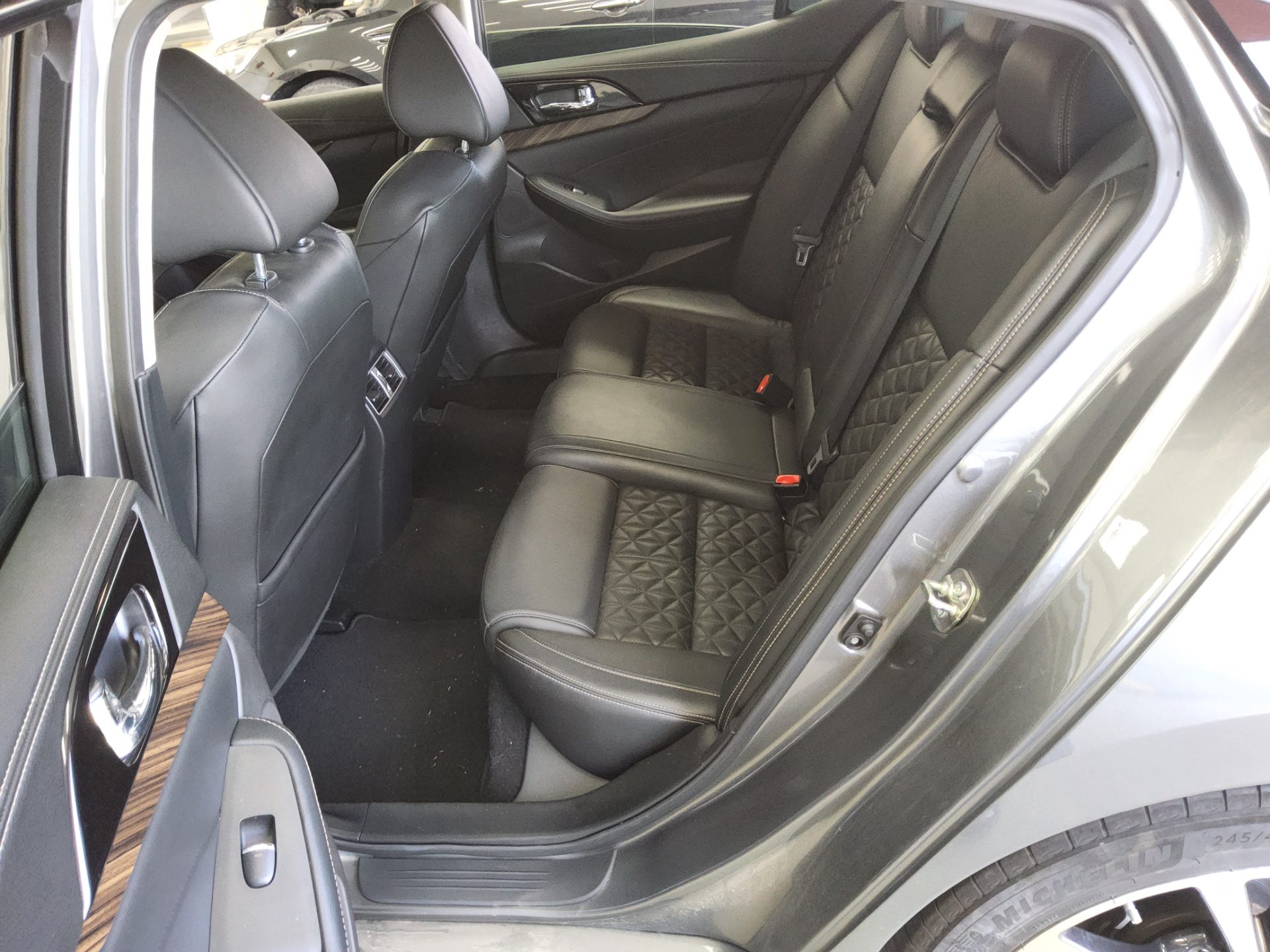 2016 - nissan maxima