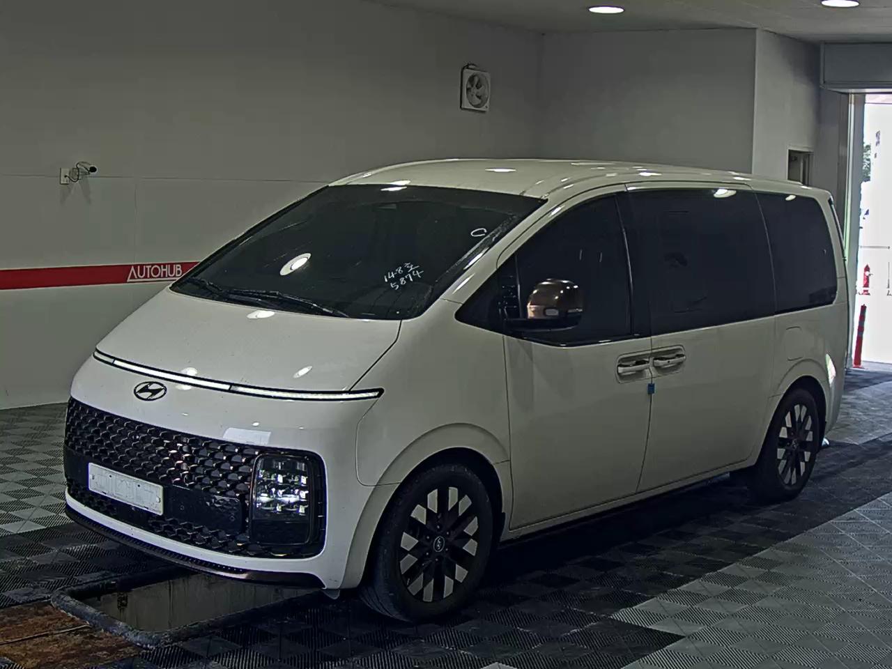 HYUNDAI STARIA LOUNGE