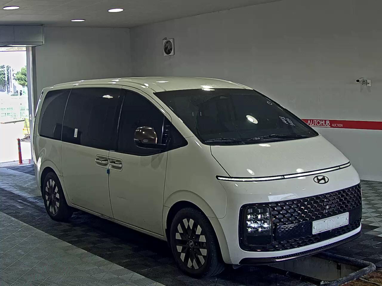 2022 - hyundai staria