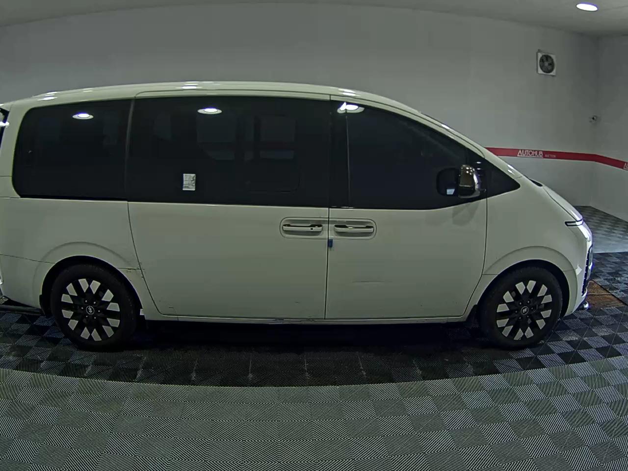 2022 - hyundai staria
