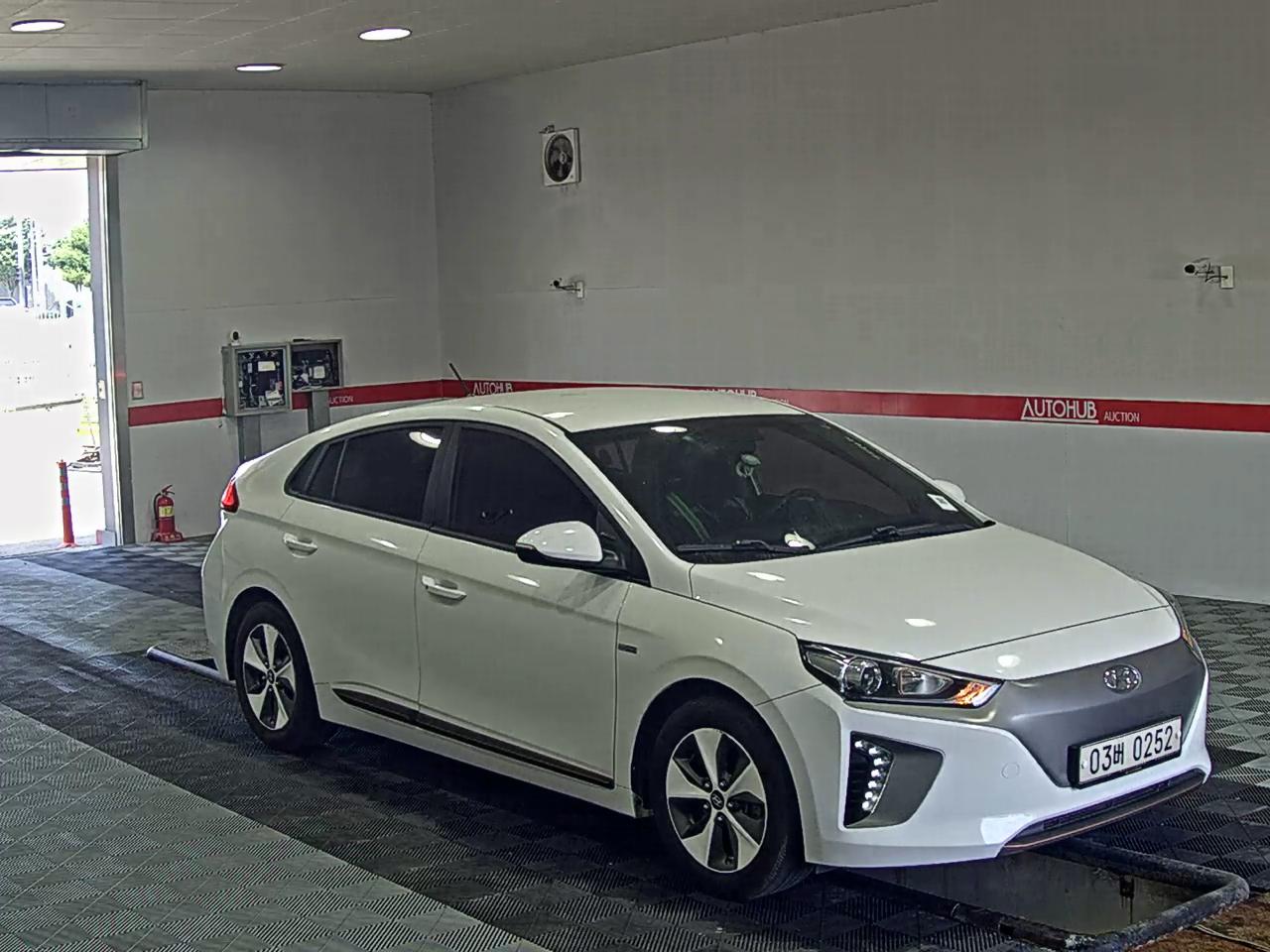 2017 - hyundai ioniq