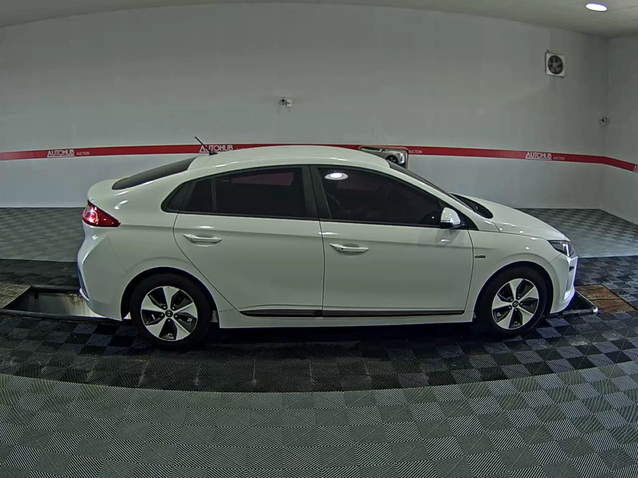 2017 - hyundai ioniq