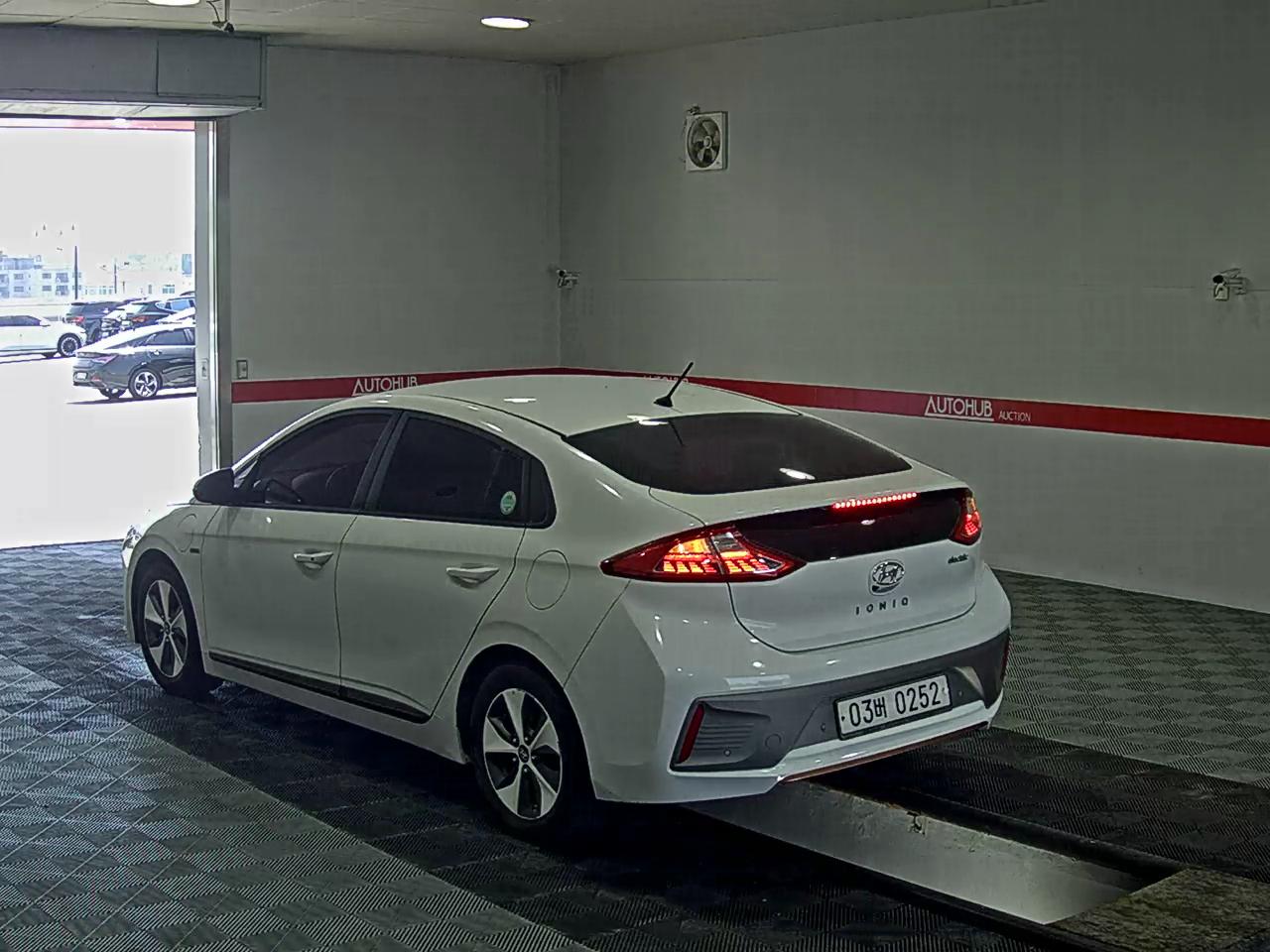 2017 - hyundai ioniq