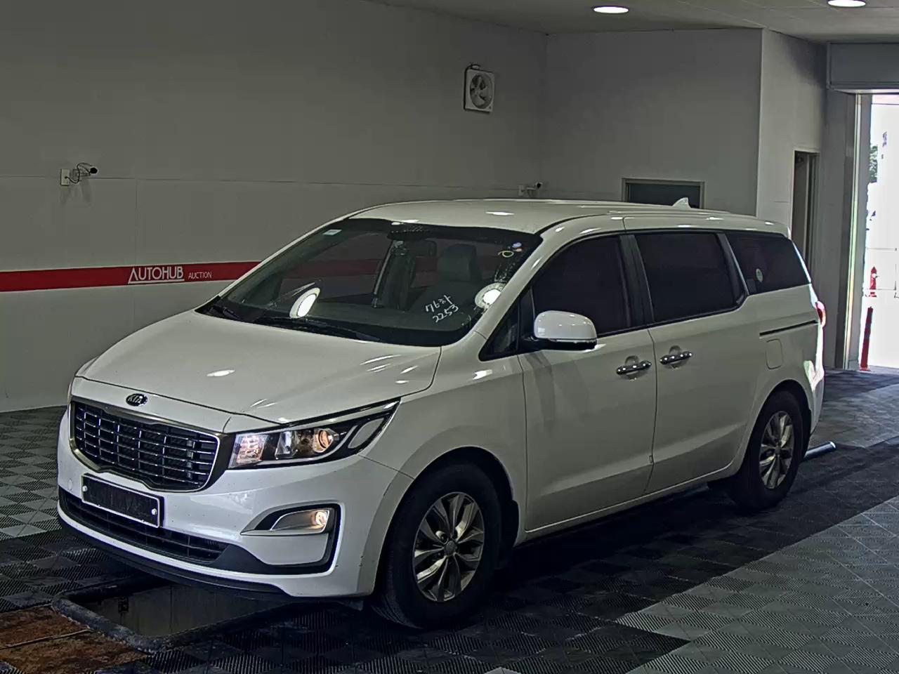 KIA CARNIVAL DELUXE