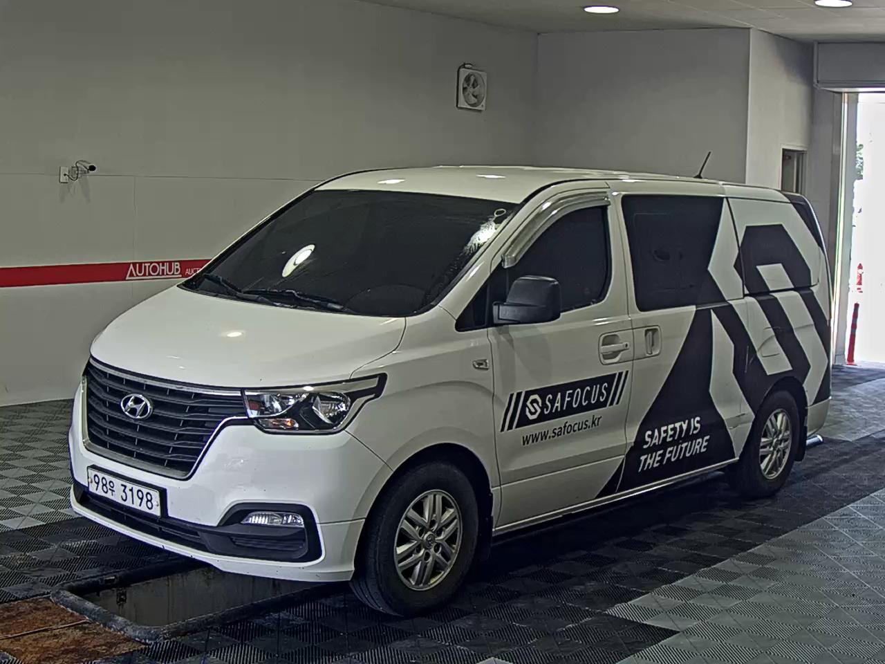 HYUNDAI GRAND STAREX