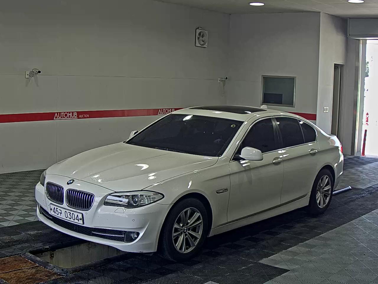 BMW 5 SERIES (6TH GEN) 520d