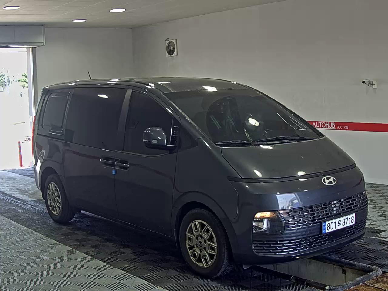 2025 - hyundai staria