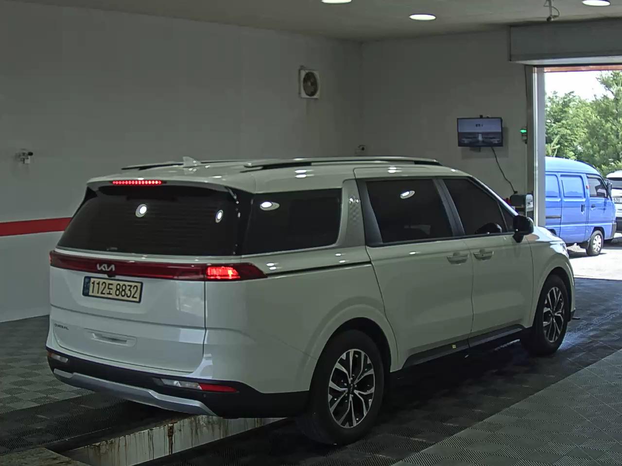 2023 - kia carnival