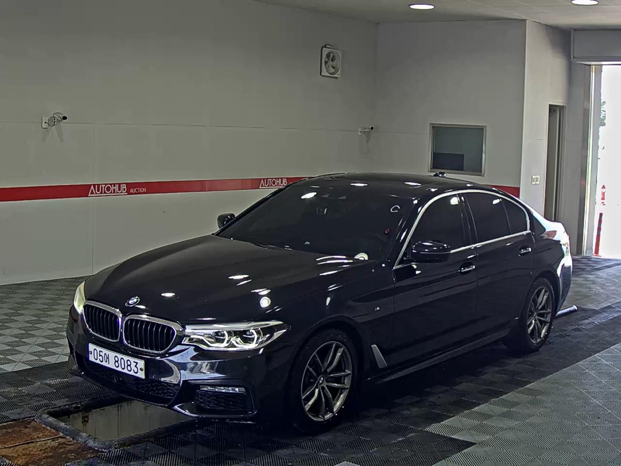 BMW 5 SERIES (7TH GEN) 520d xDrive M PACK