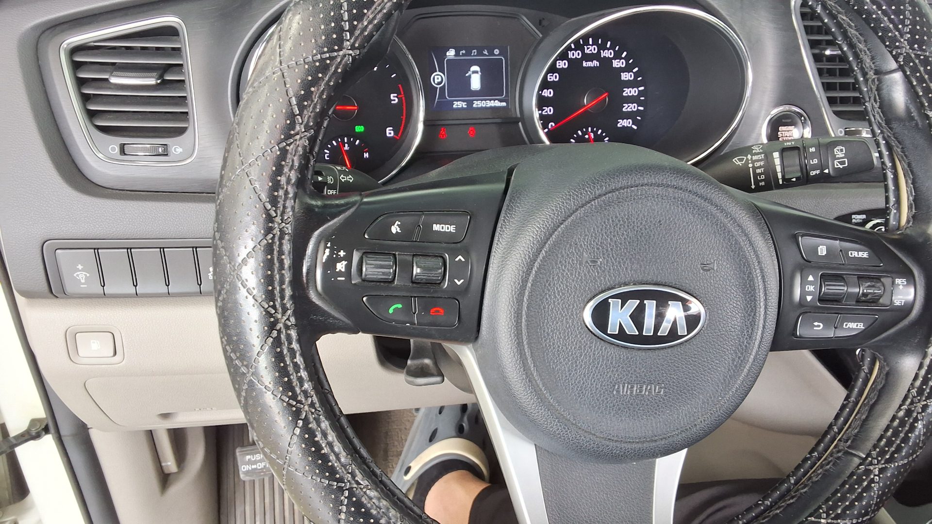 2016 - kia carnival
