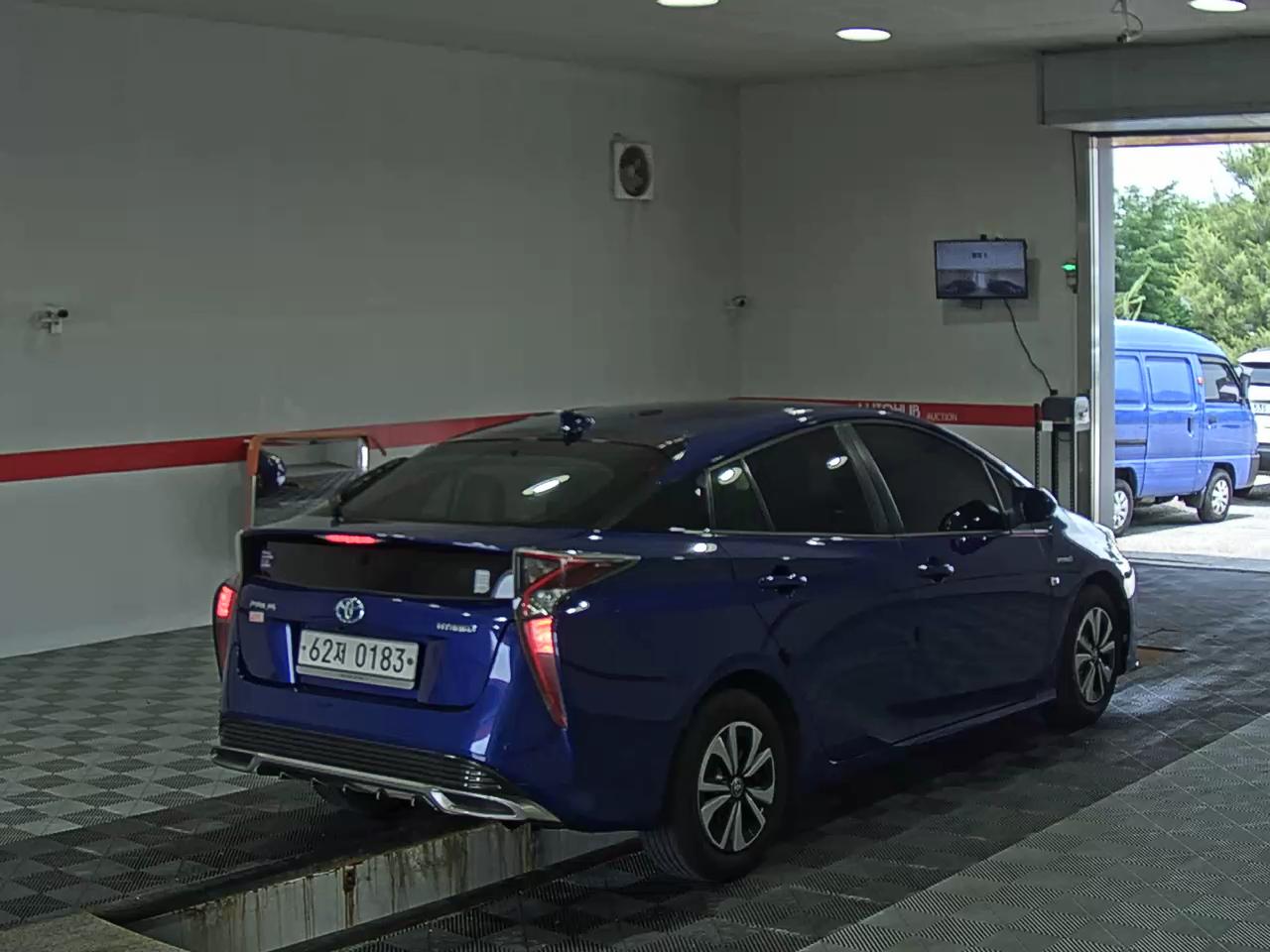2017 - toyota prius