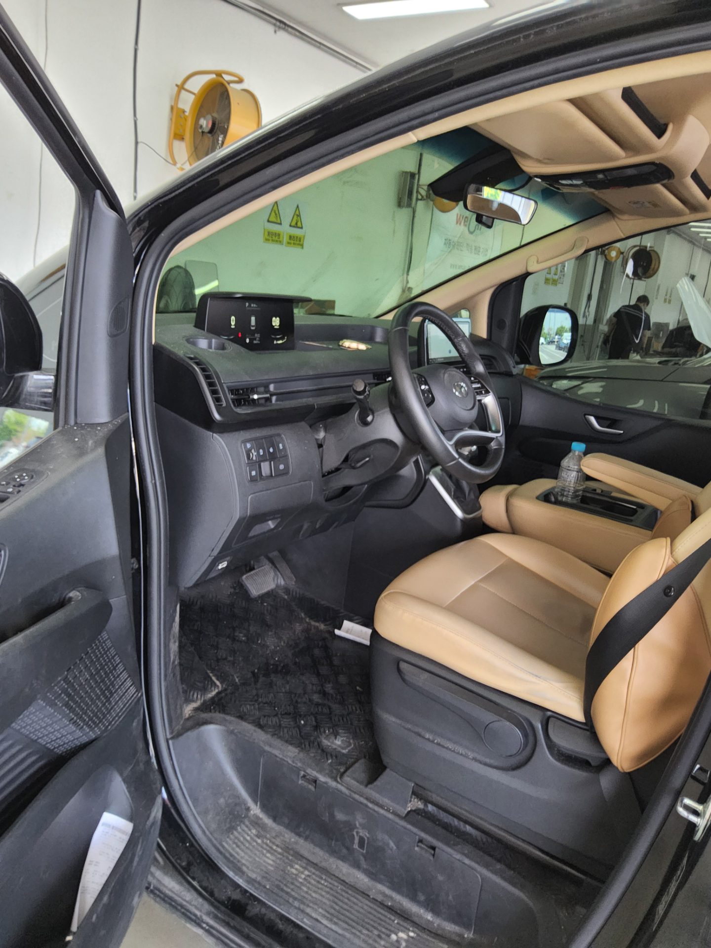 2023 - hyundai staria