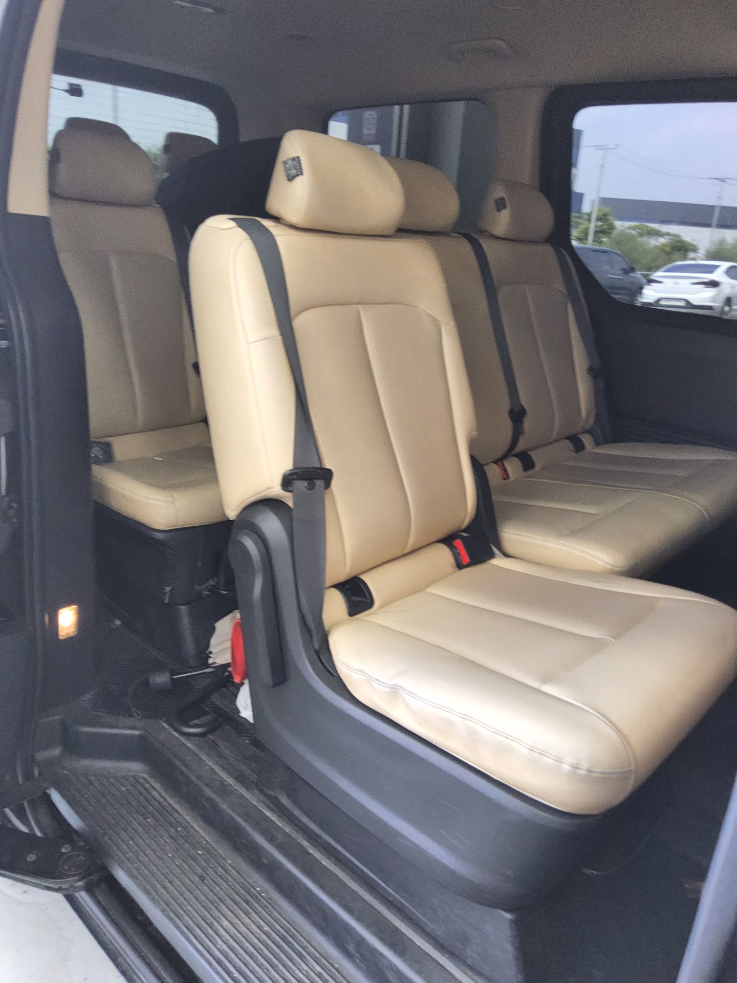 2023 - hyundai staria