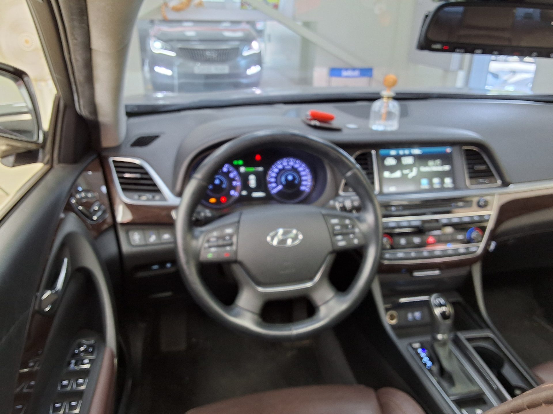 2017 - hyundai aslan