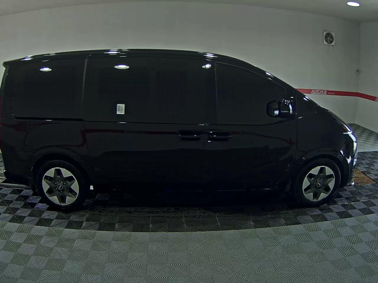 2023 - hyundai staria