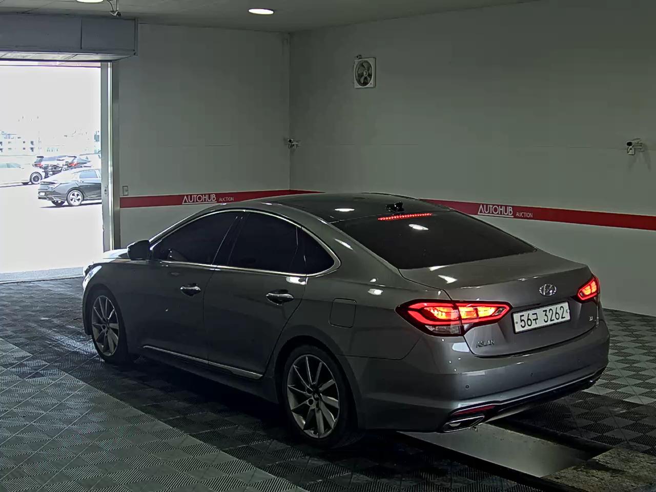 2017 - hyundai aslan