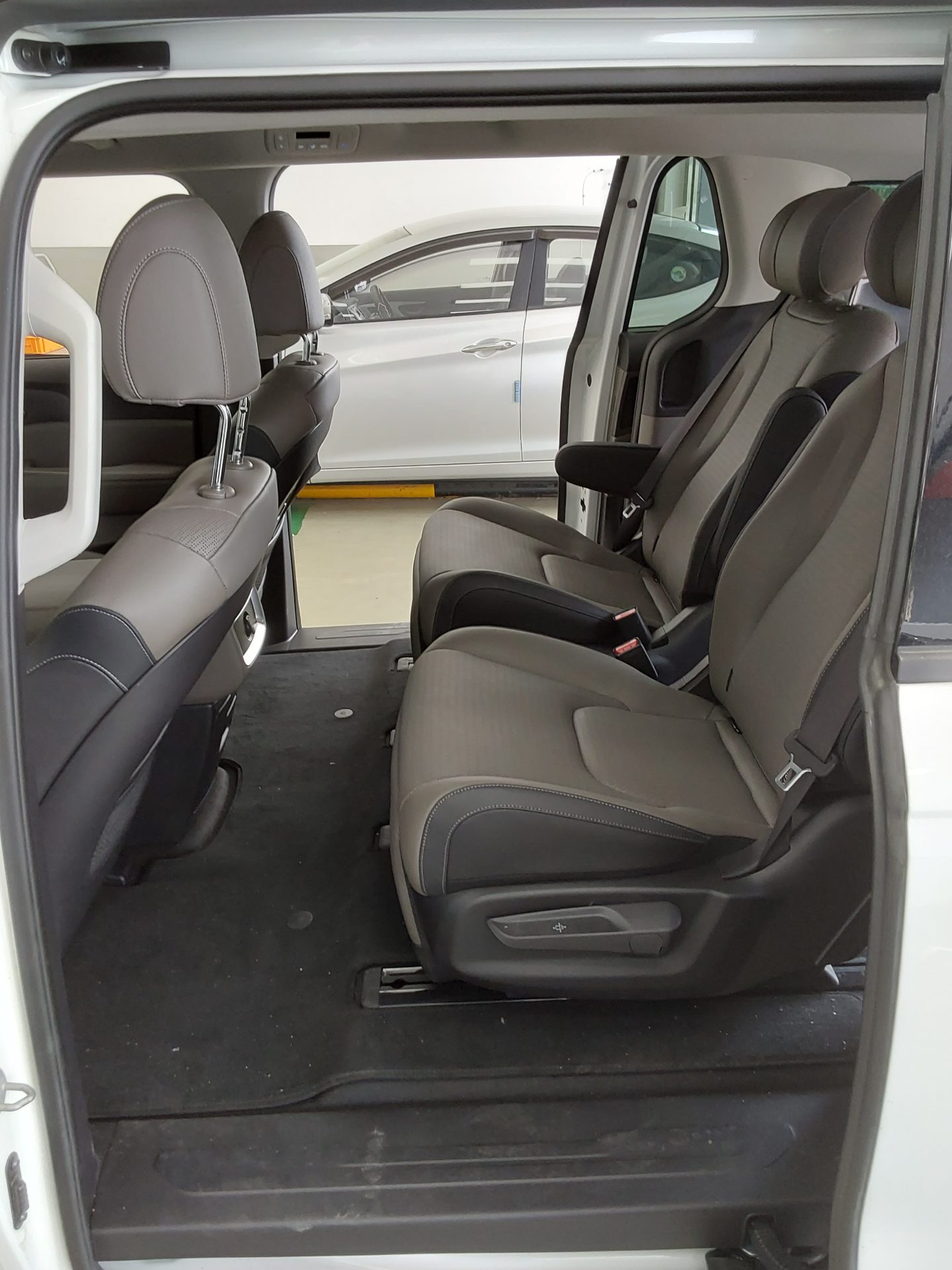 2025 - kia carnival