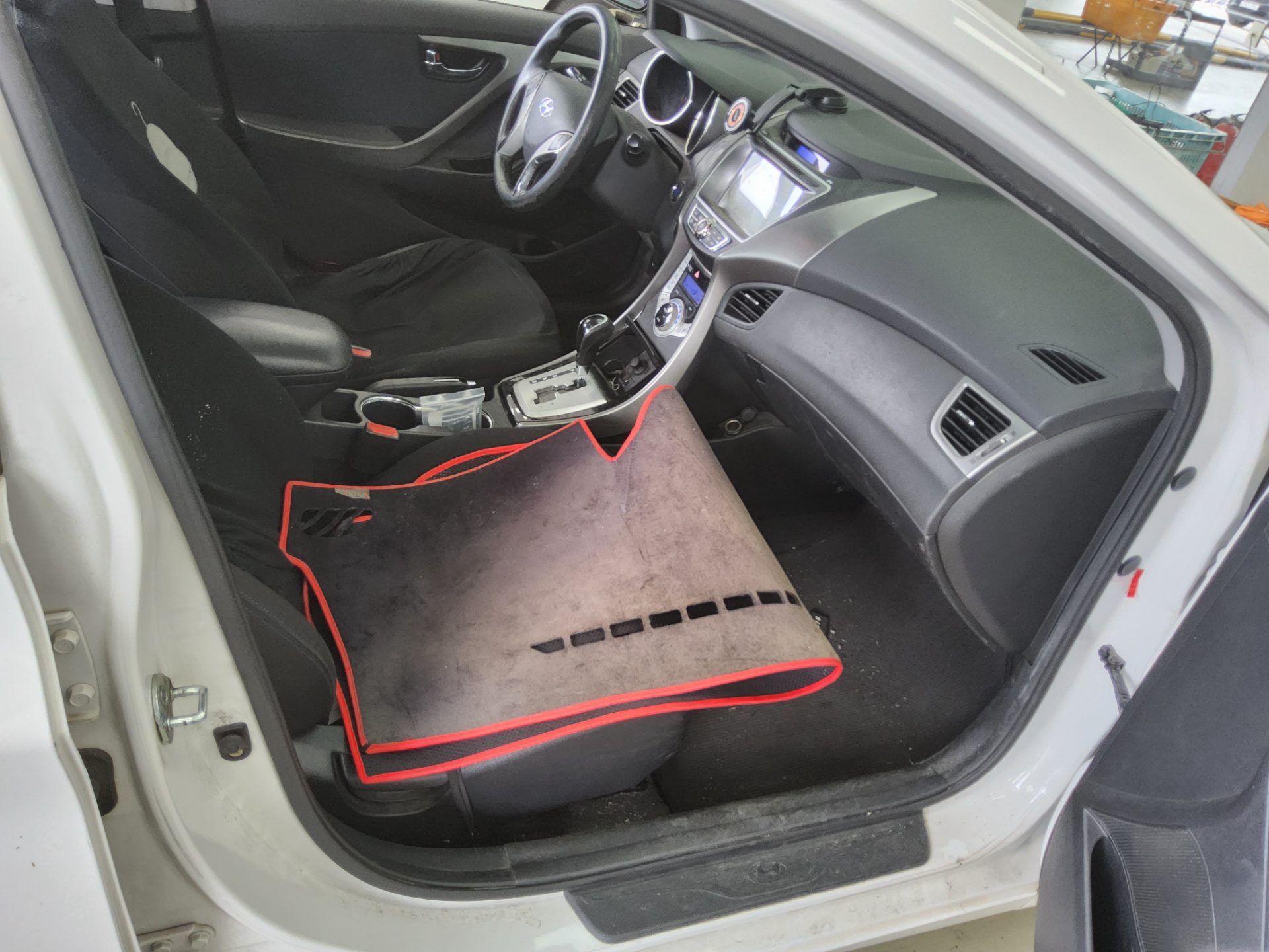 2012 - hyundai avante