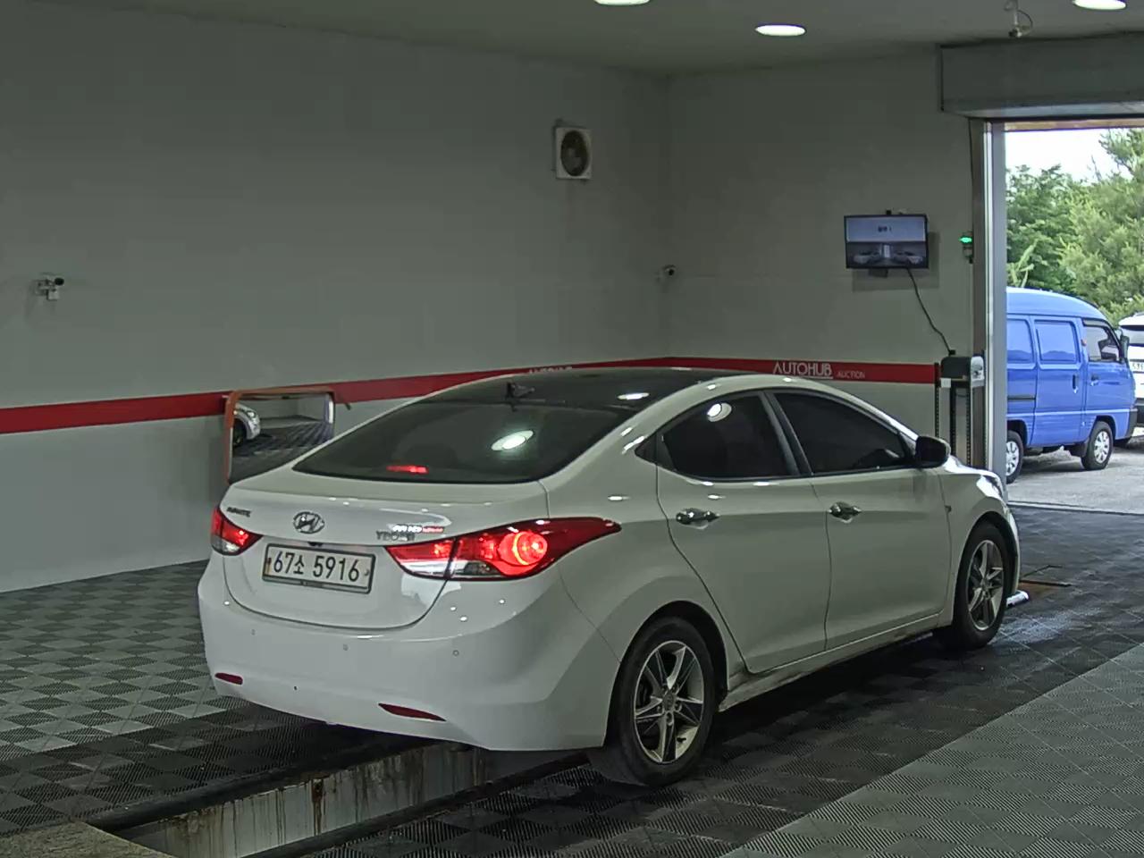 2012 - hyundai avante