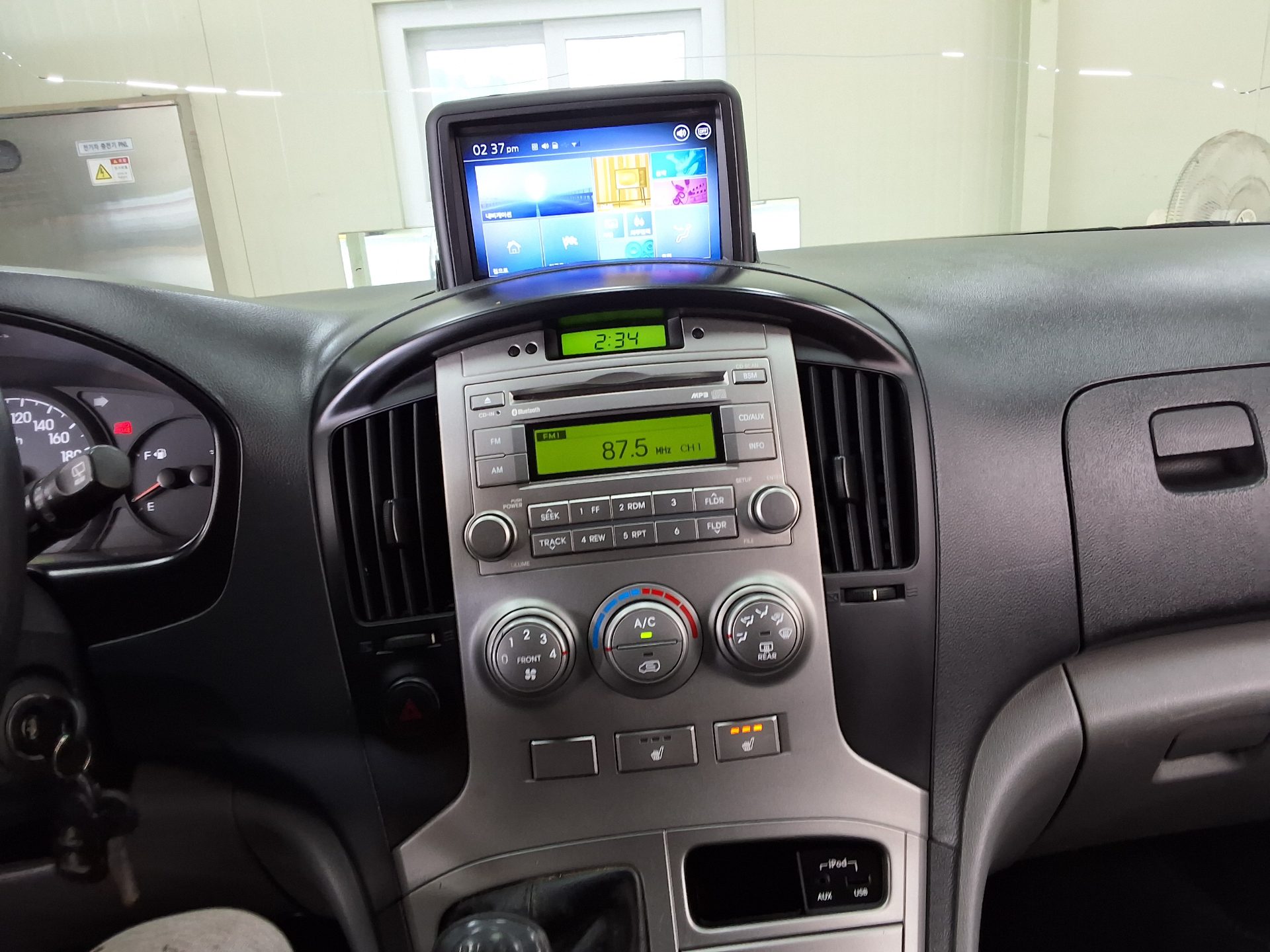 2013 - hyundai grand starex