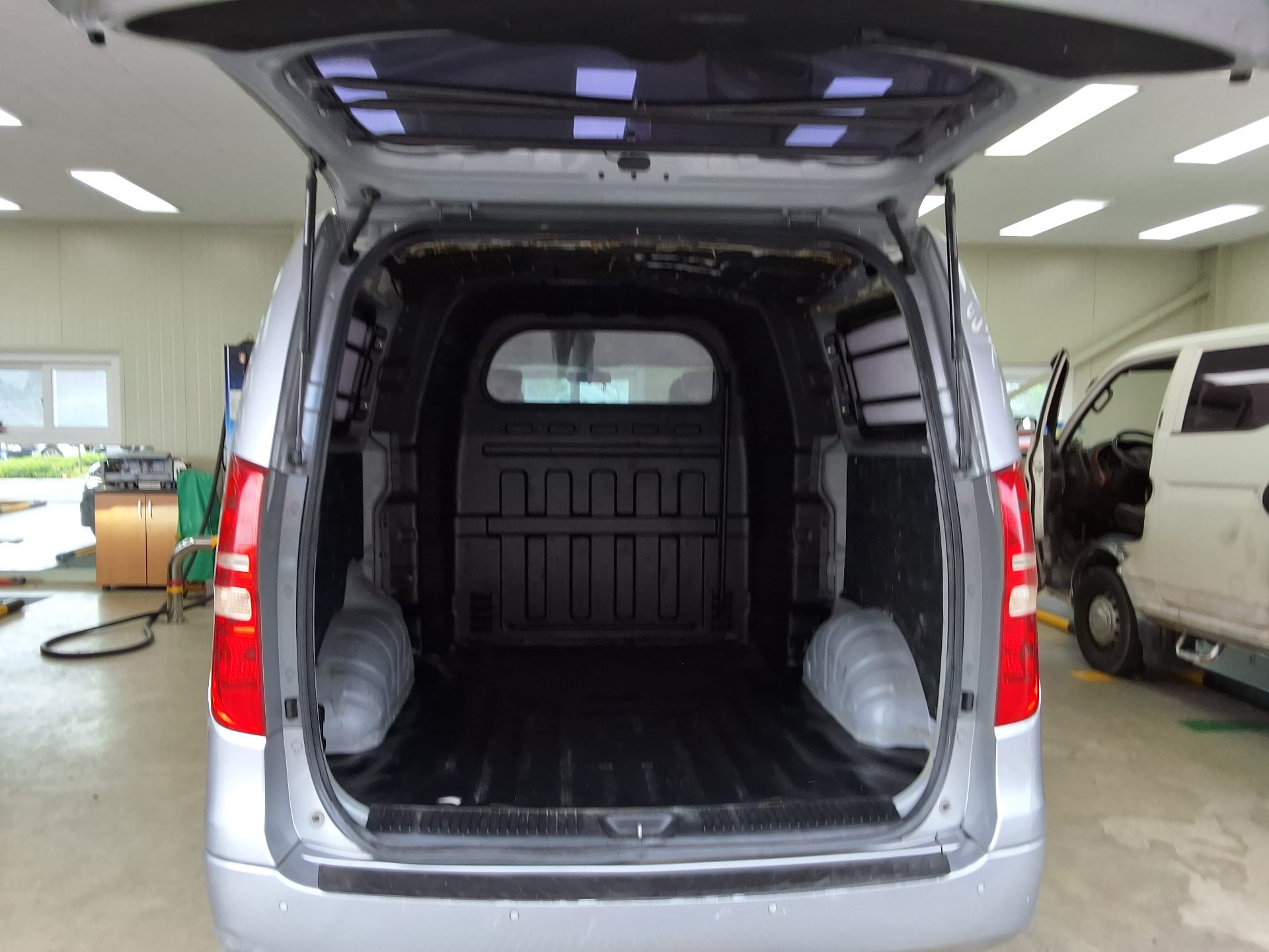 2013 - hyundai grand starex