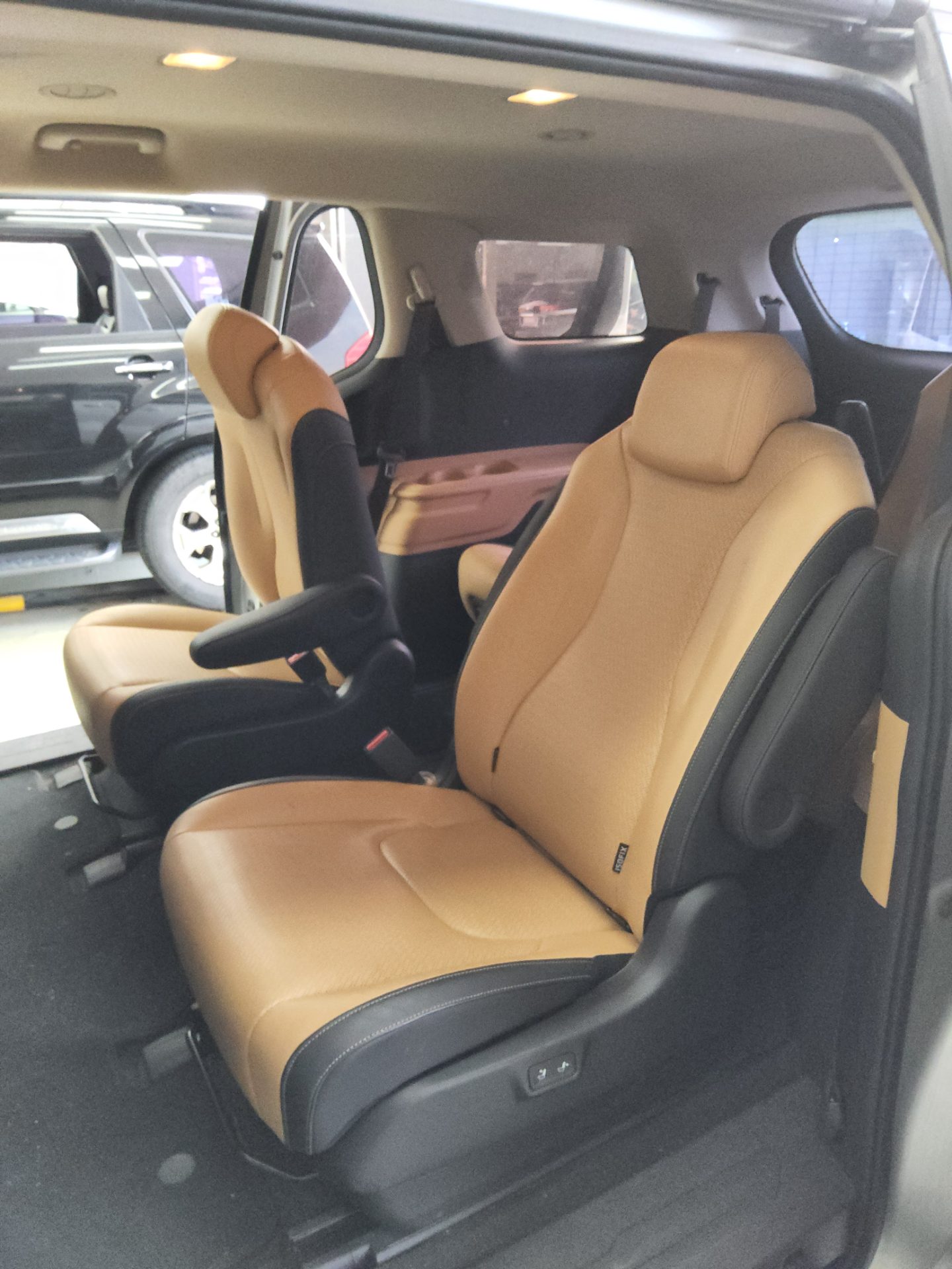 2021 - kia carnival