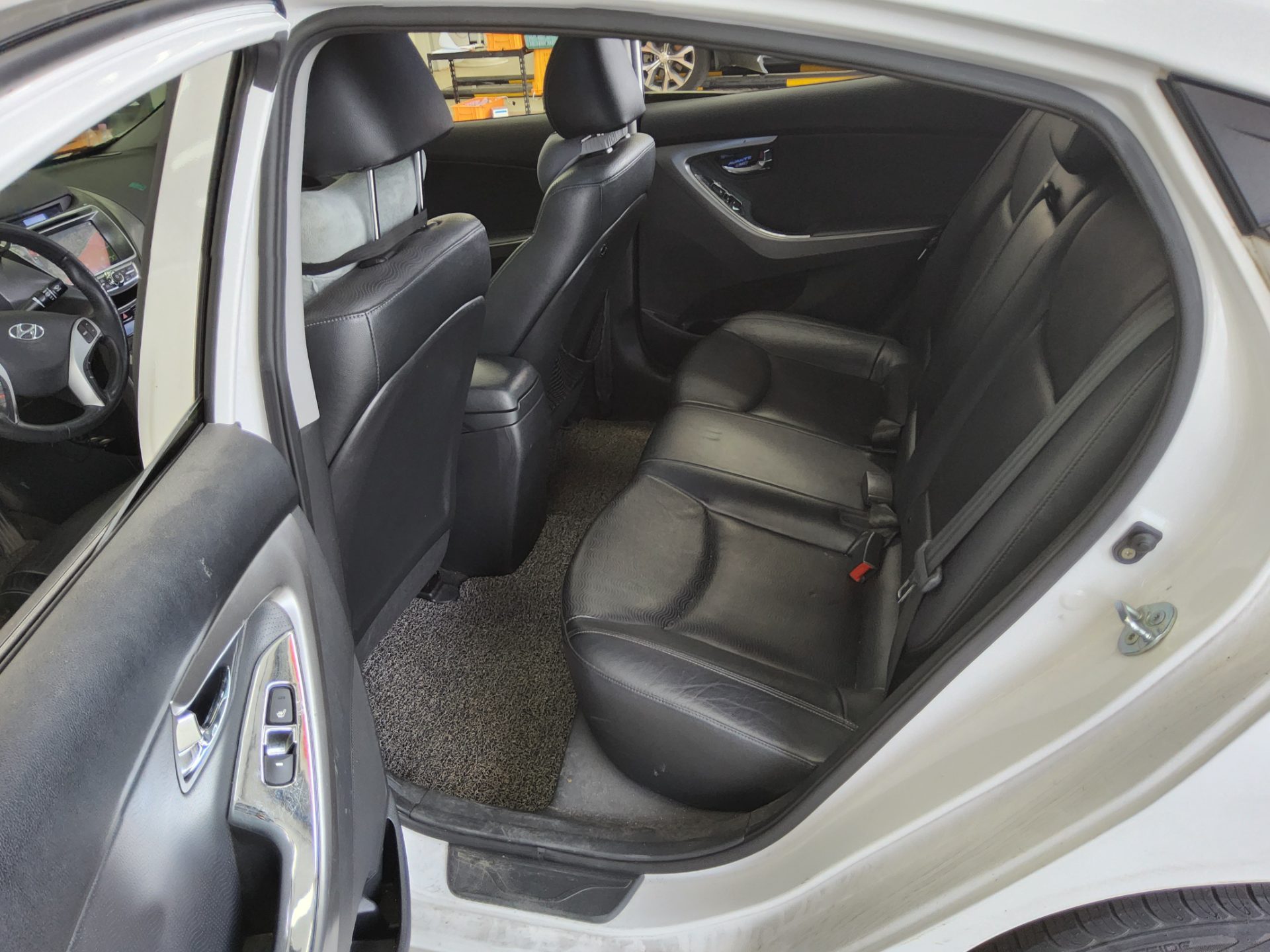 2012 - hyundai avante
