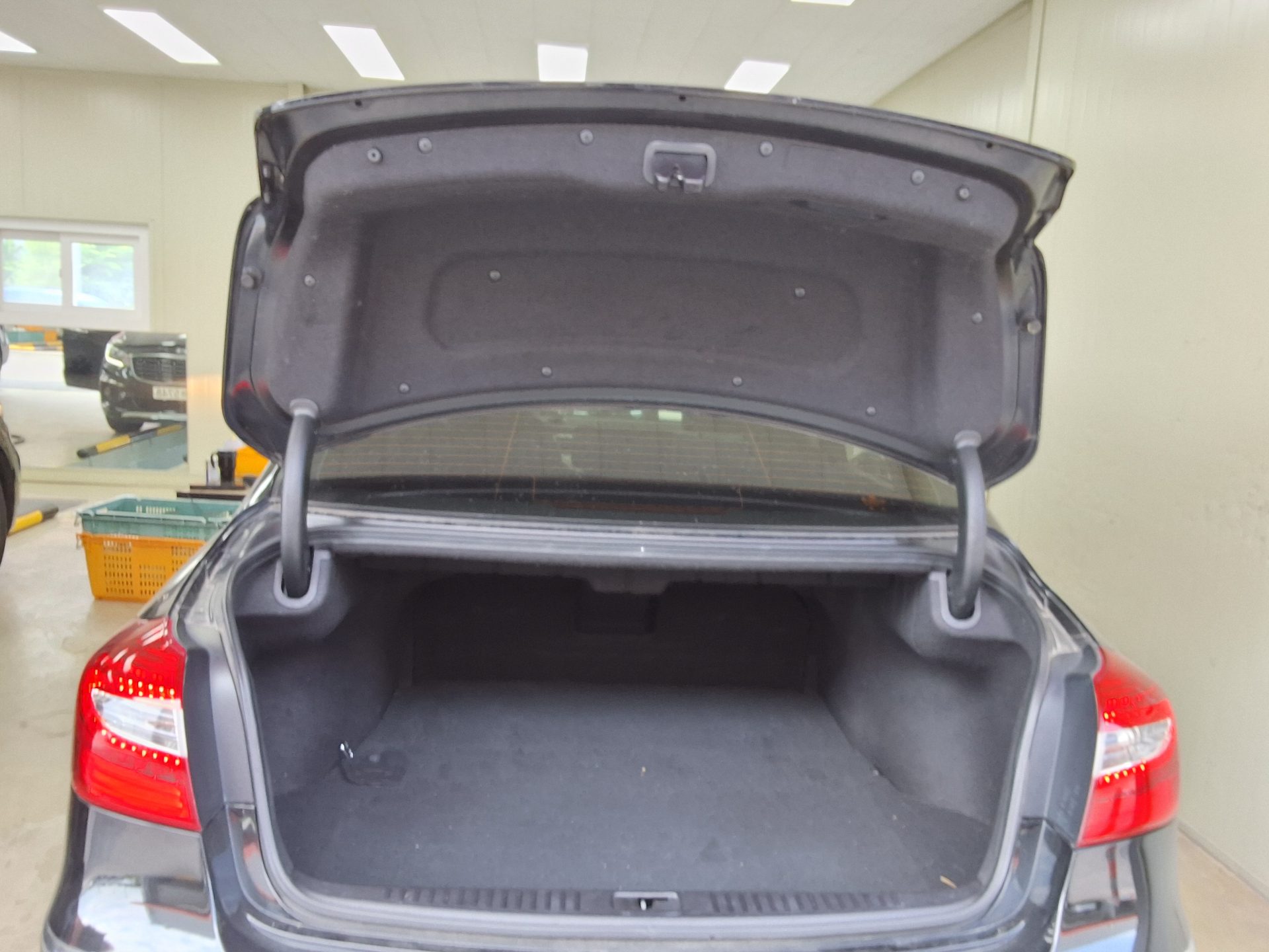 2012 - hyundai bh