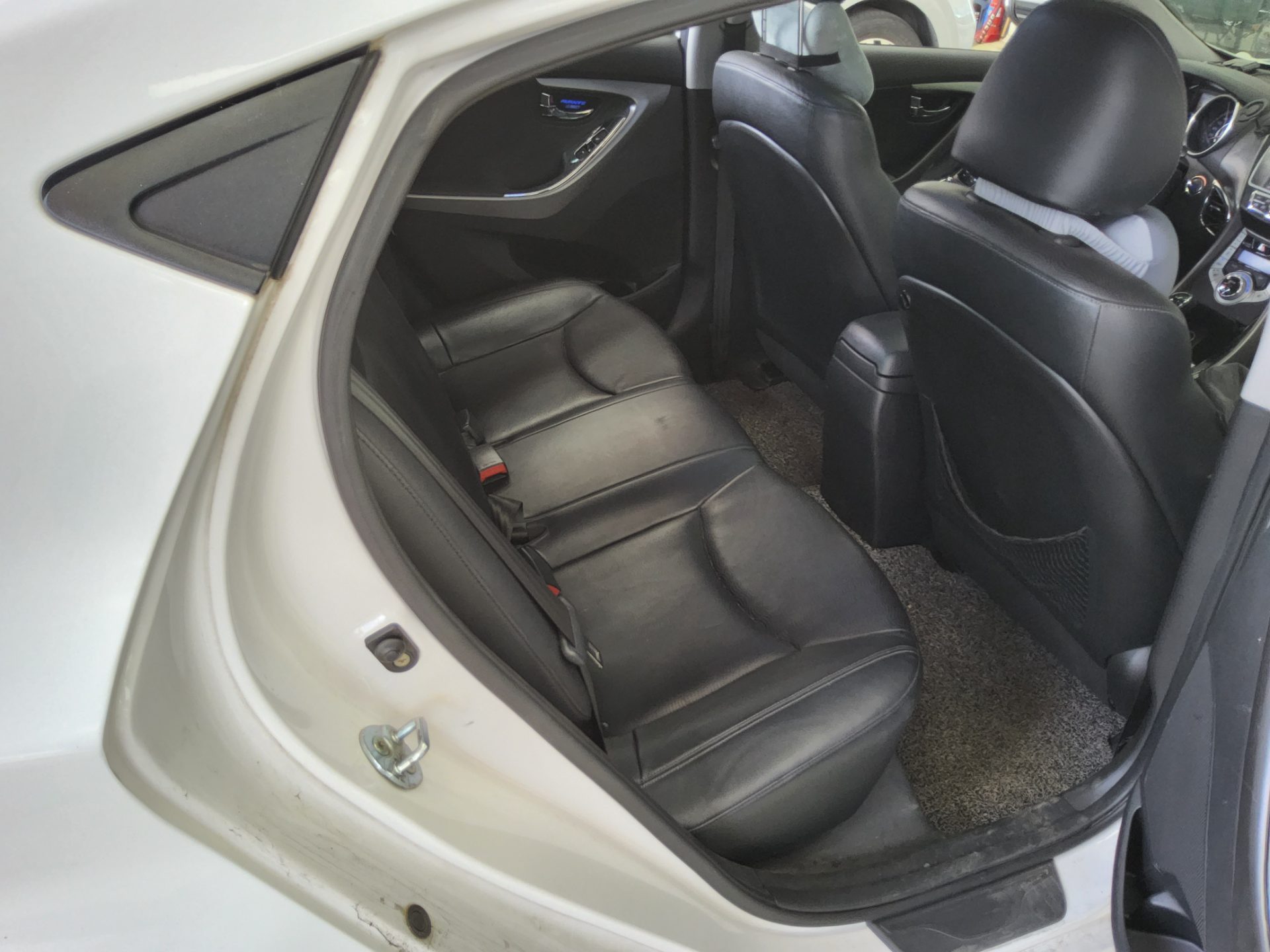 2012 - hyundai avante
