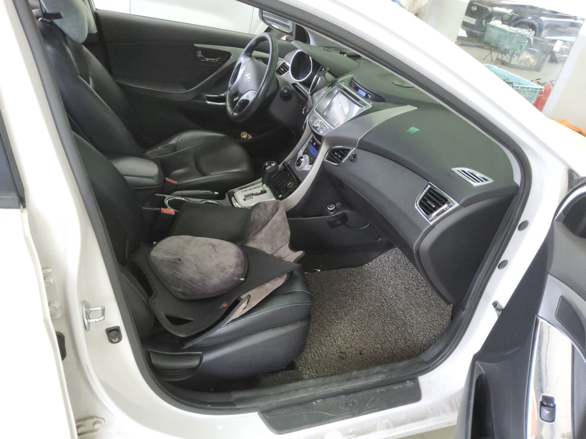 2012 - hyundai avante
