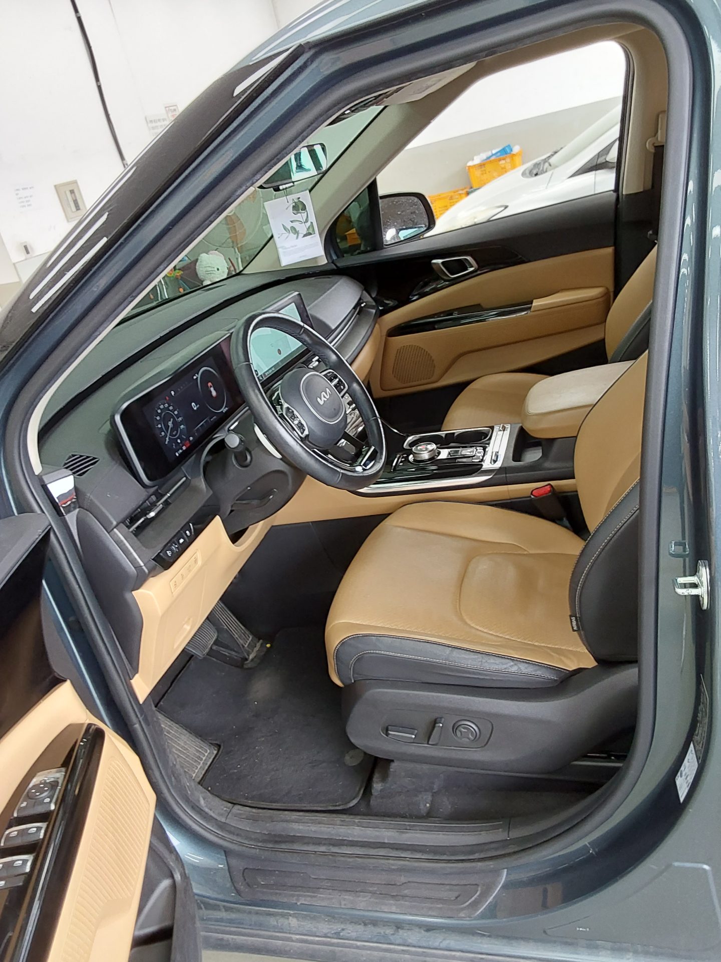 2023 - kia carnival