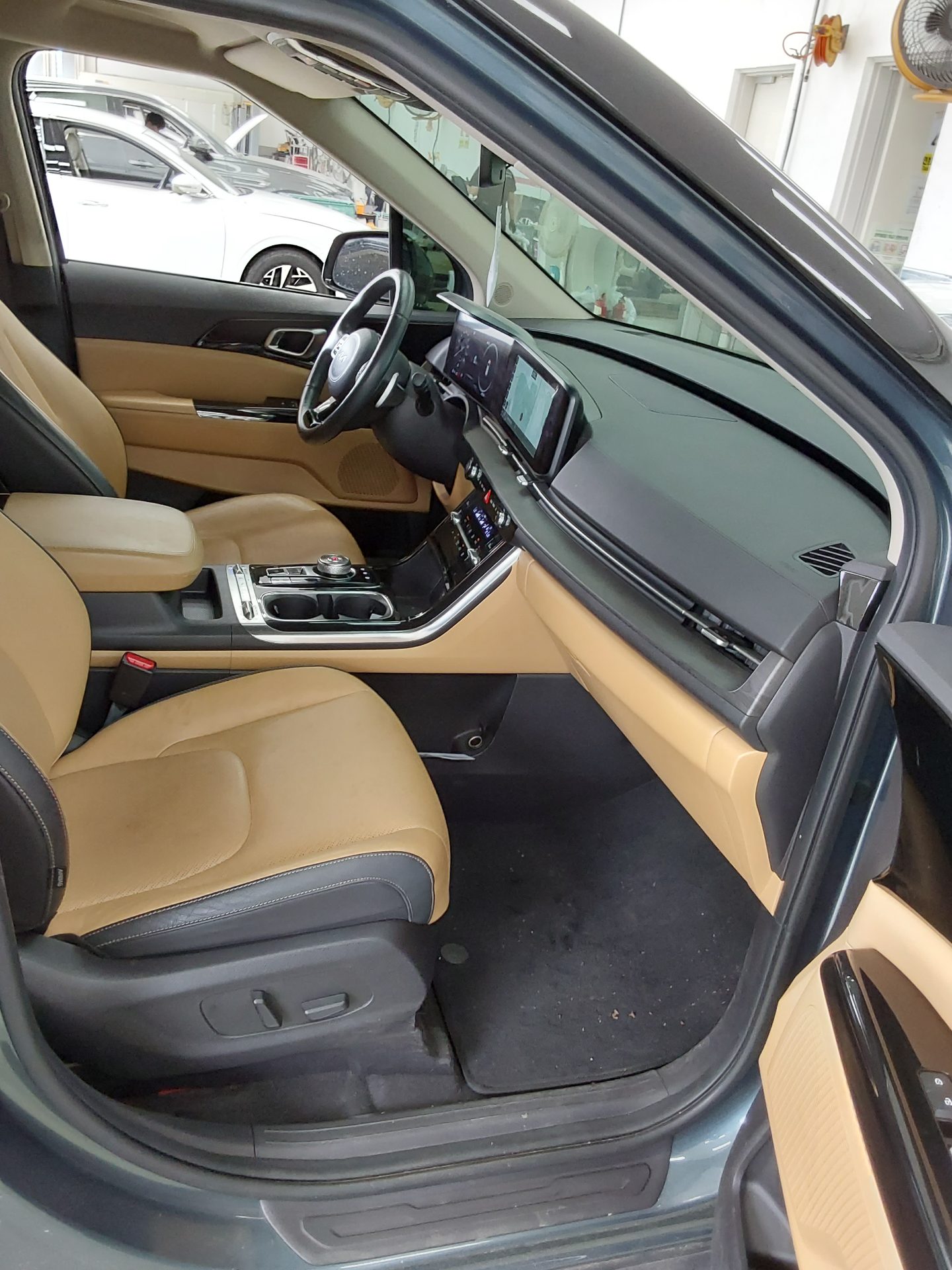 2023 - kia carnival