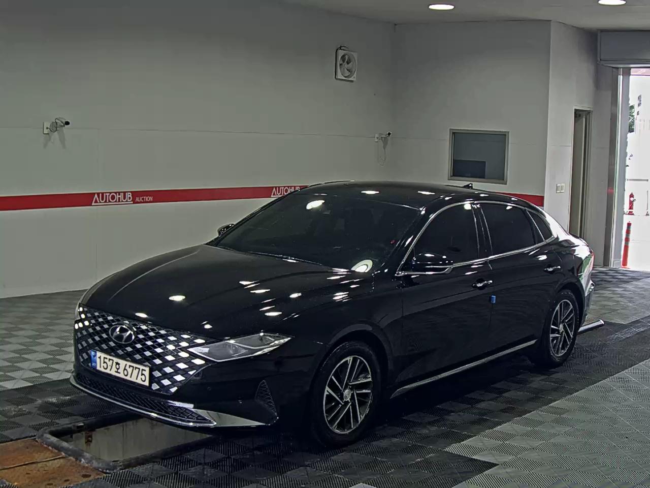 HYUNDAI GRANDEUR LPi RENTAL CAR