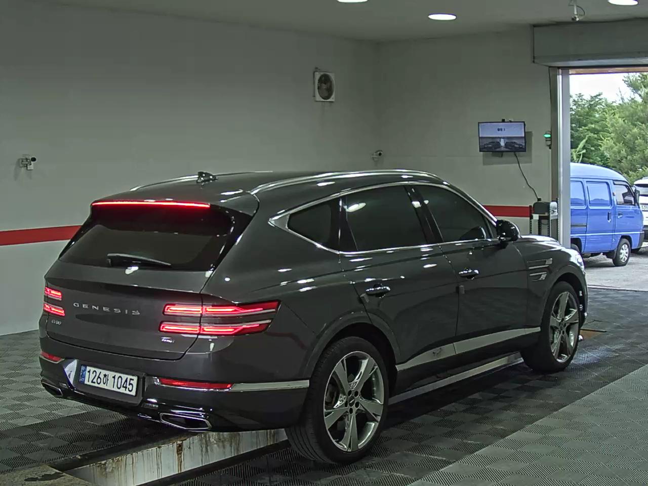 2021 - genesis gv80