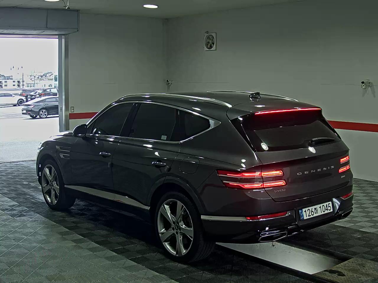 2021 - genesis gv80