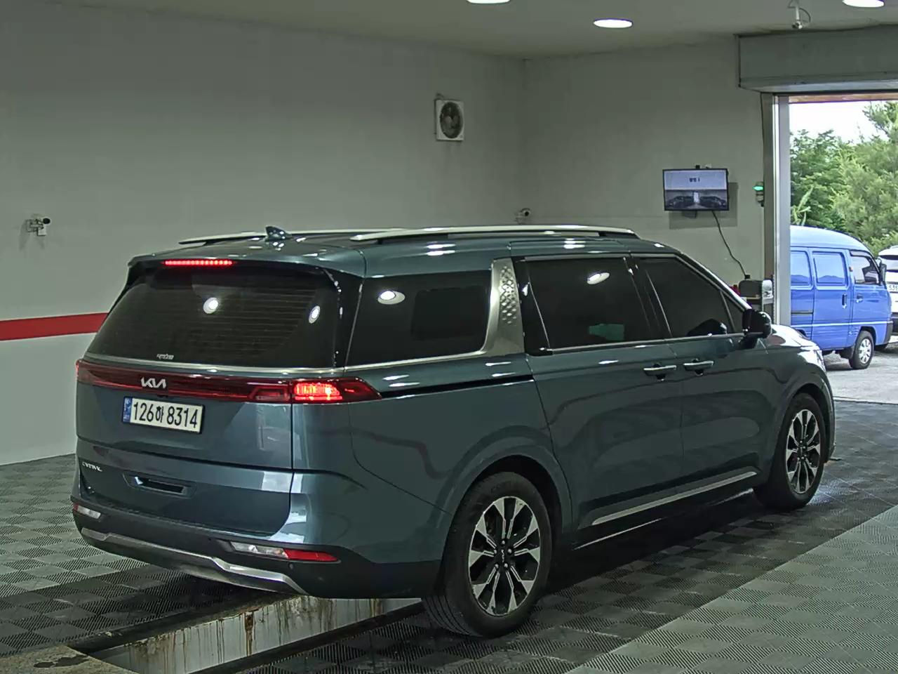 2023 - kia carnival