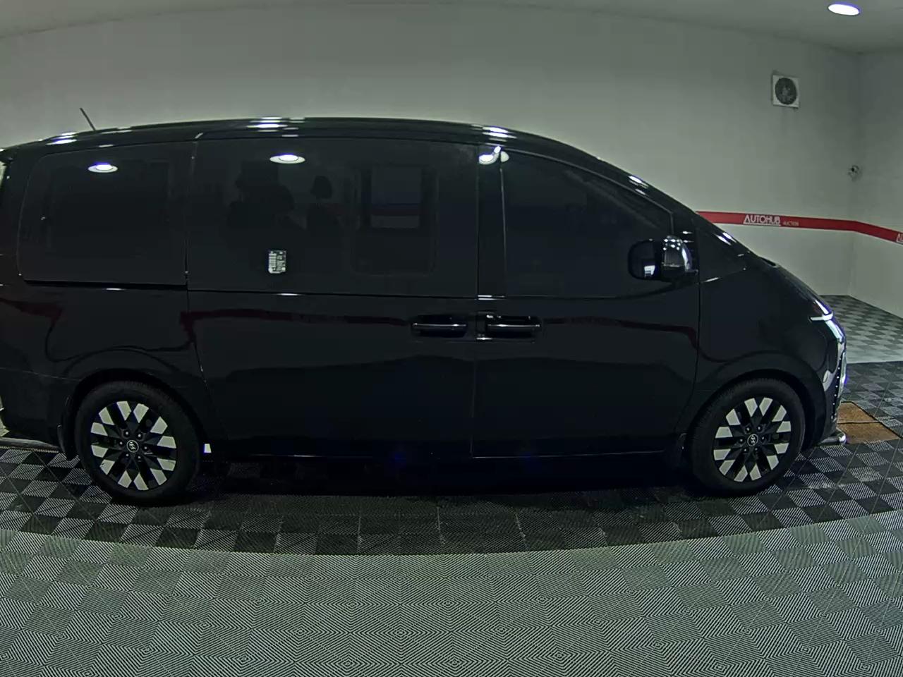 2022 - hyundai staria