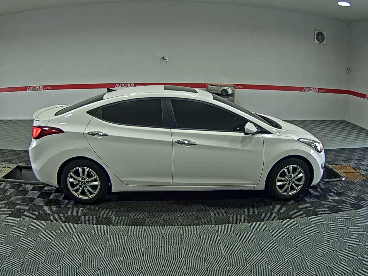 2012 - hyundai avante