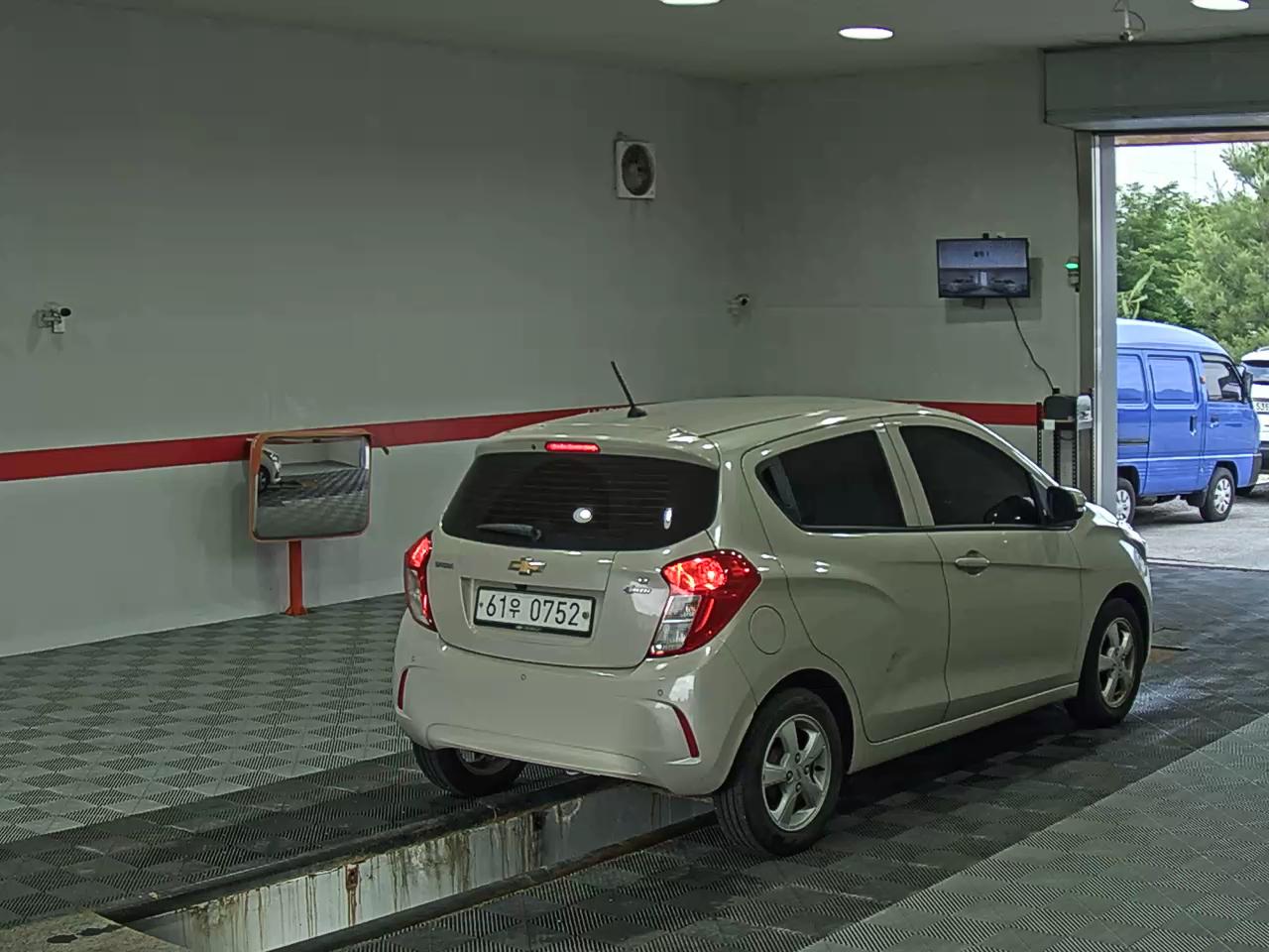 2016 - chevrolet spark