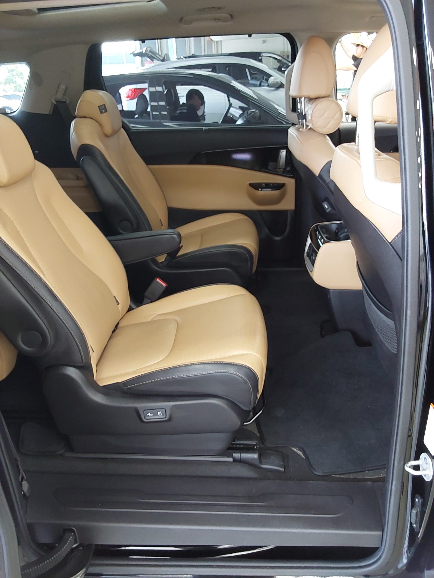 2022 - kia carnival