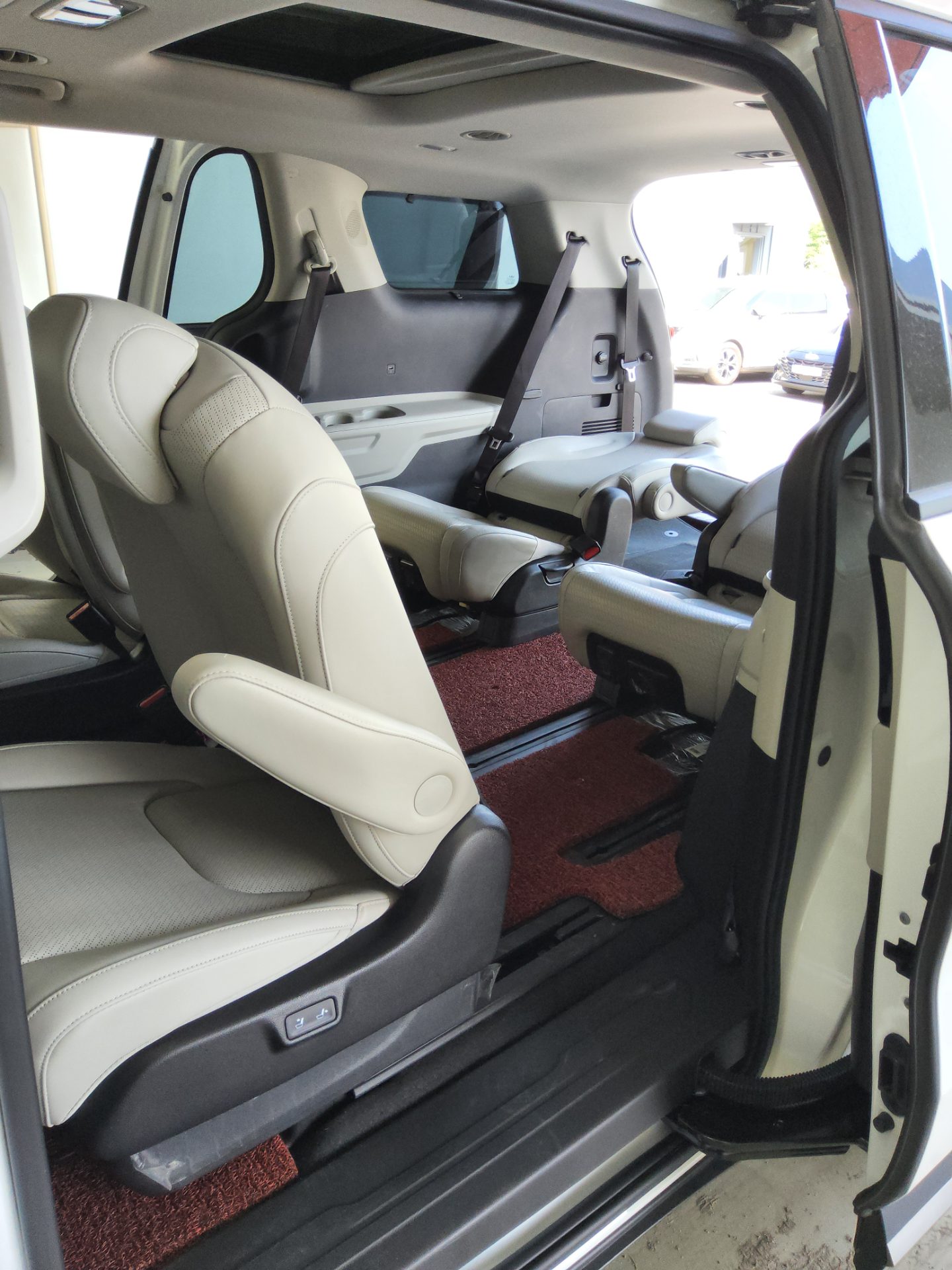 2022 - kia carnival