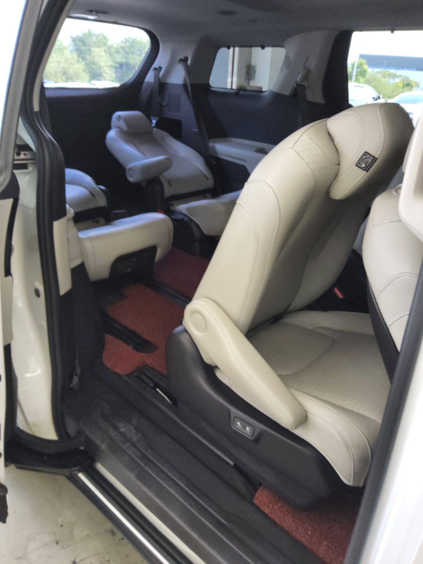 2022 - kia carnival