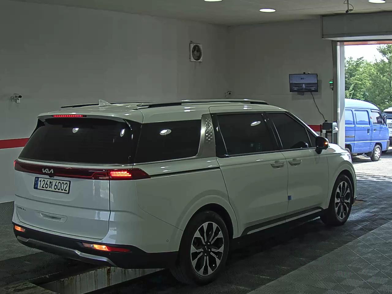 2022 - kia carnival