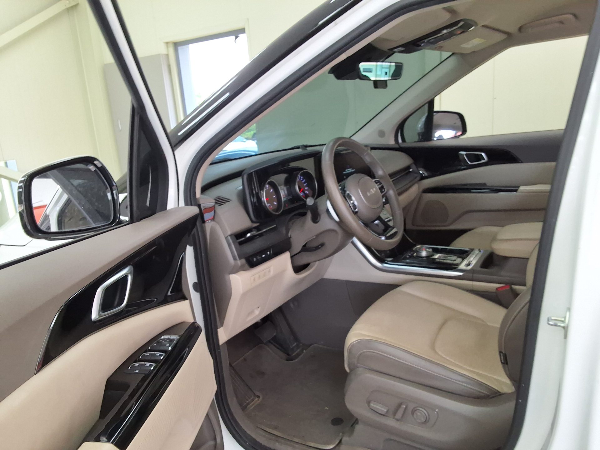2023 - kia carnival