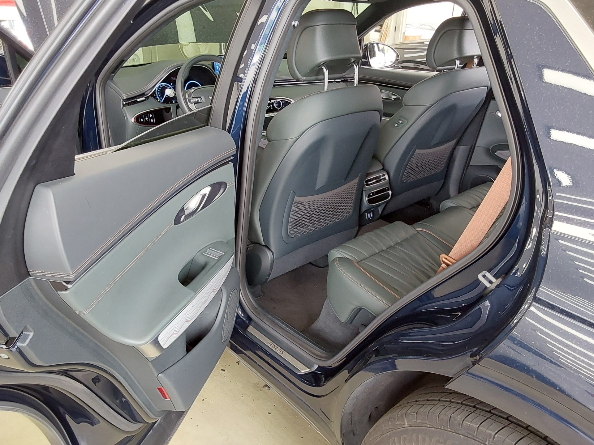 2022 - genesis gv70