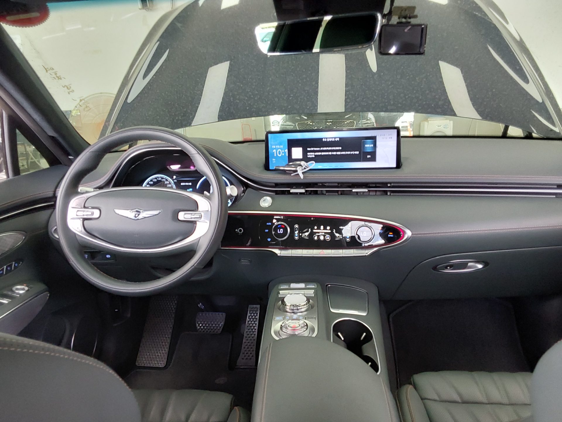 2022 - genesis gv70