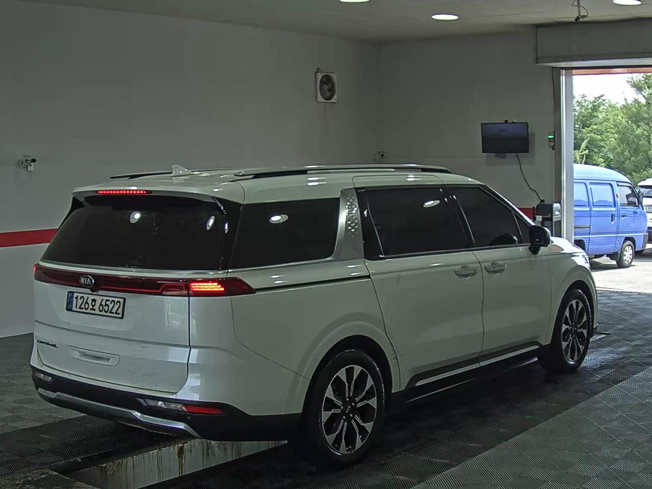 2021 - kia carnival