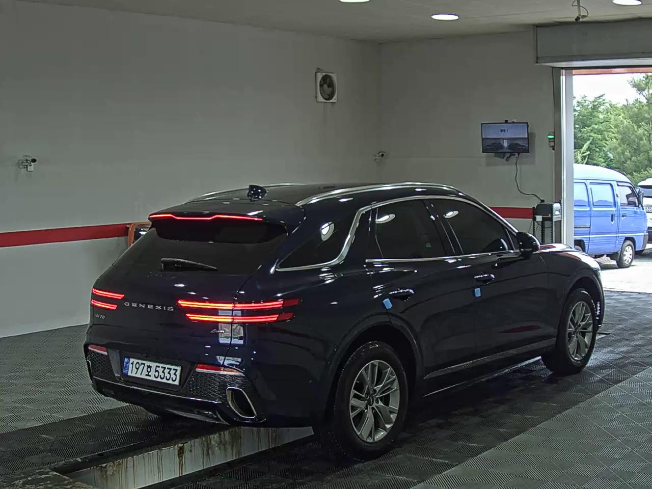2022 - genesis gv70