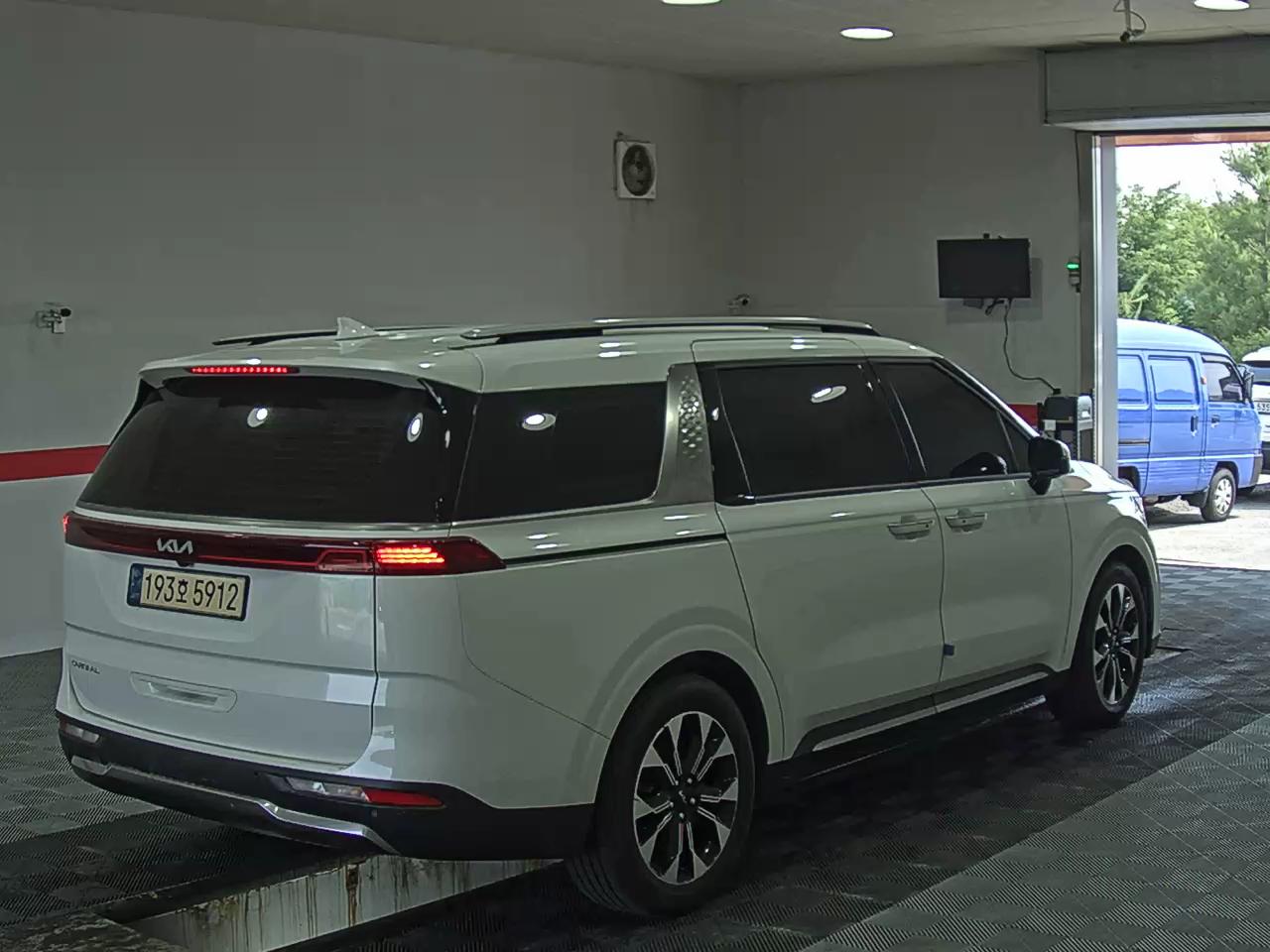 2023 - kia carnival